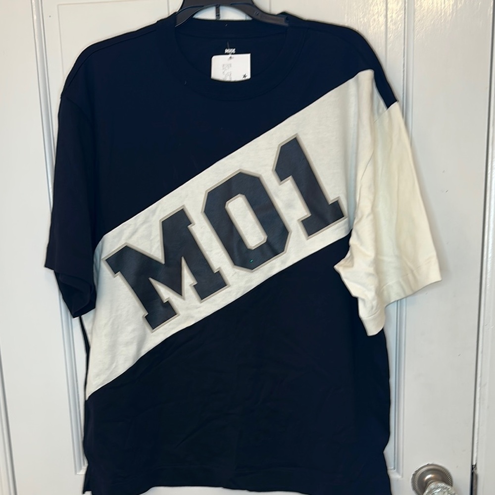 Mode of One Black/White Logo‎ Shirt size L NWOT